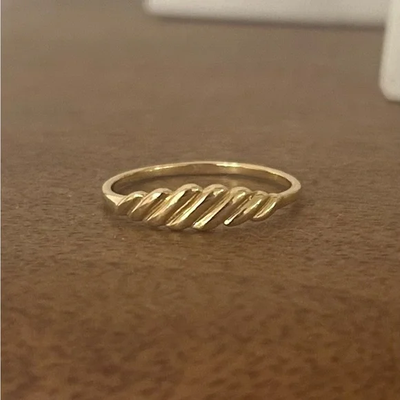 Solid 14K Yellow Gold Croissant Ring - 9 - Picture 2 of 6